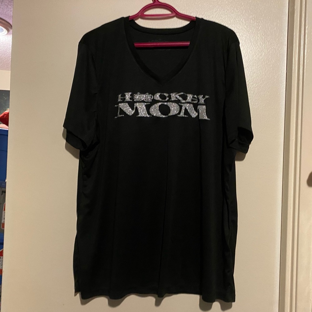 HOCKEY MOM ATHLETIC T-SHIRT